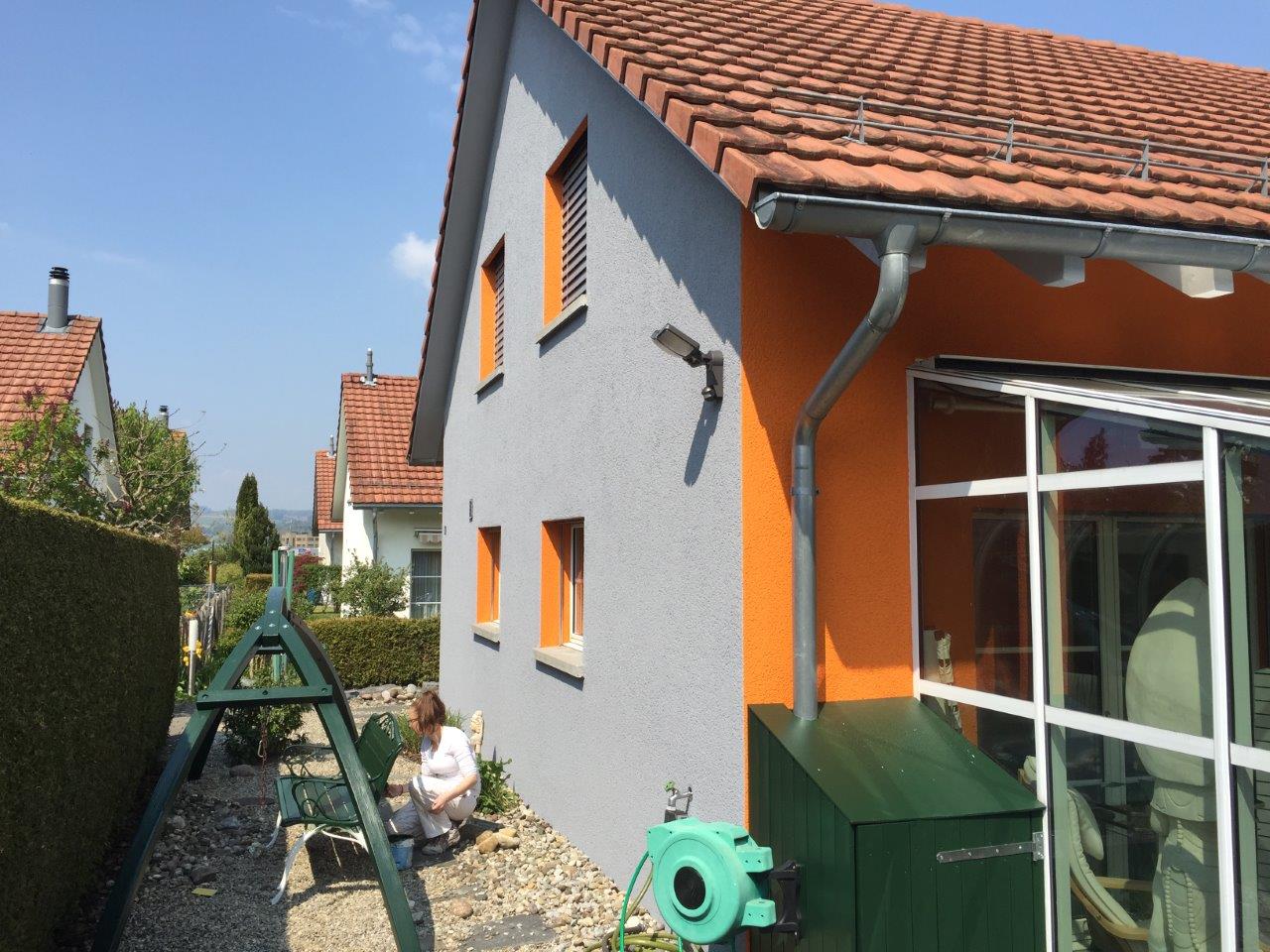 Moderne Farbgestaltung an Privathaus